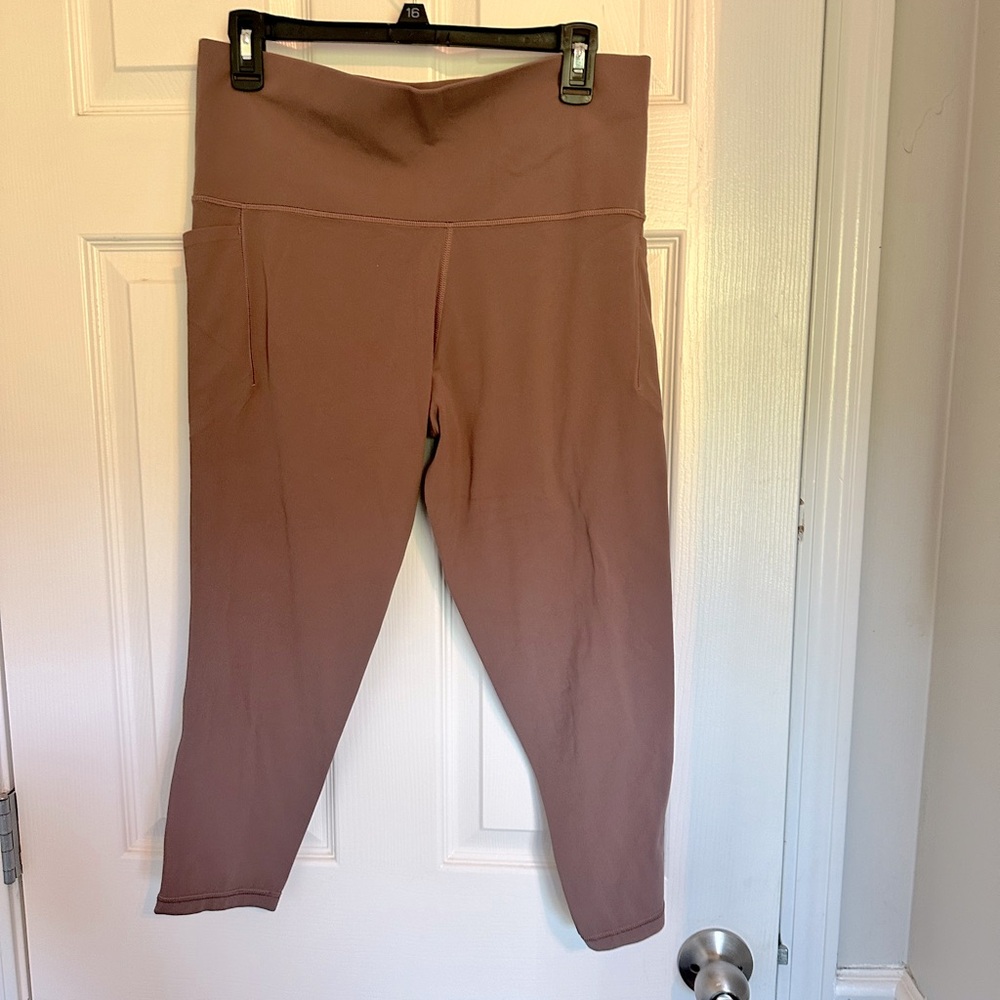 Athleta Capri leggings with pockets 1X